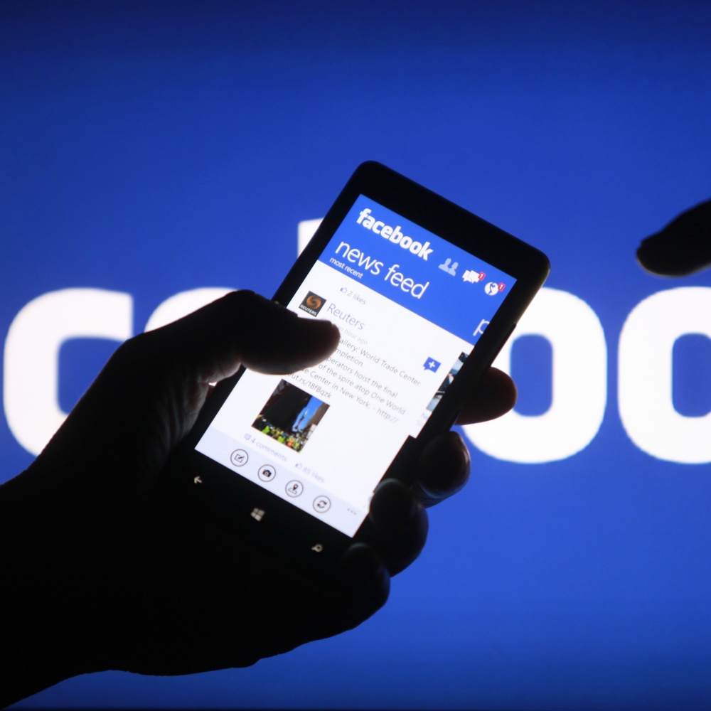 Facebook, brevetti per prevedere spostamenti utenti