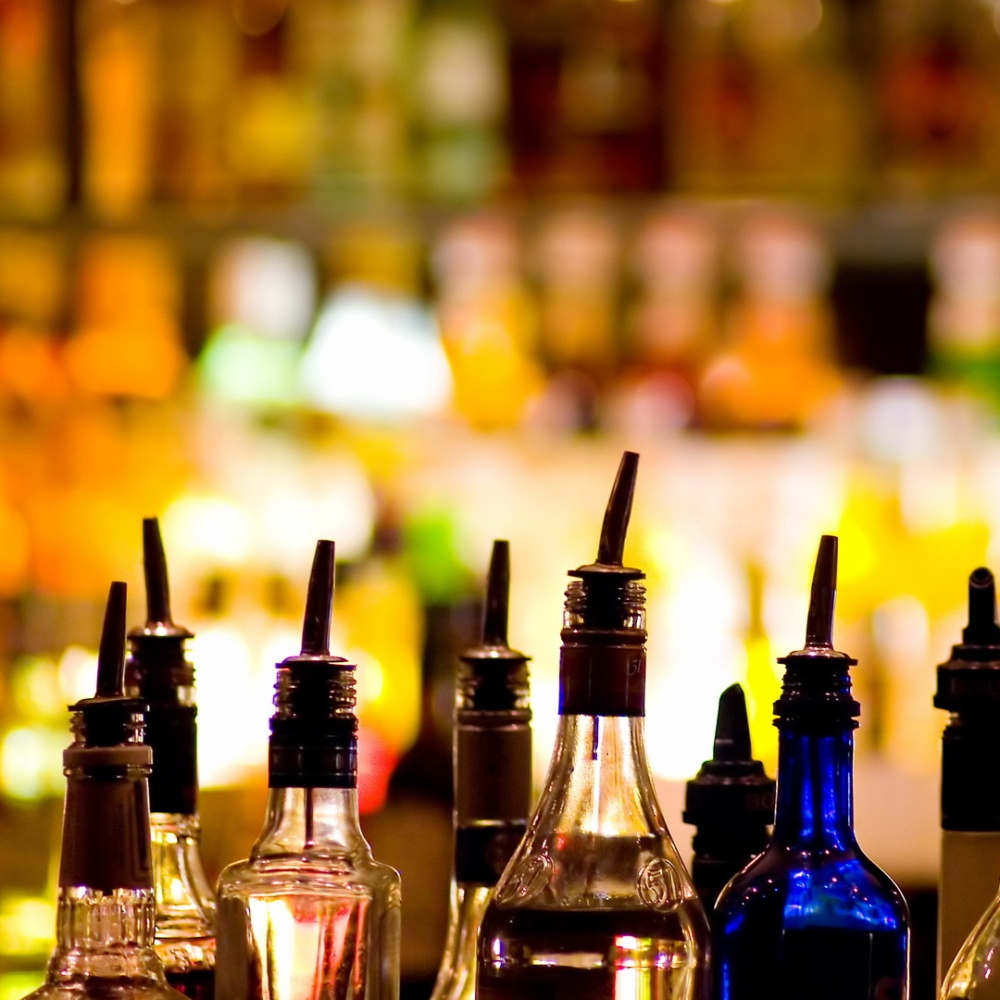 Falsificavano documenti per entrare in pub e bere alcolici