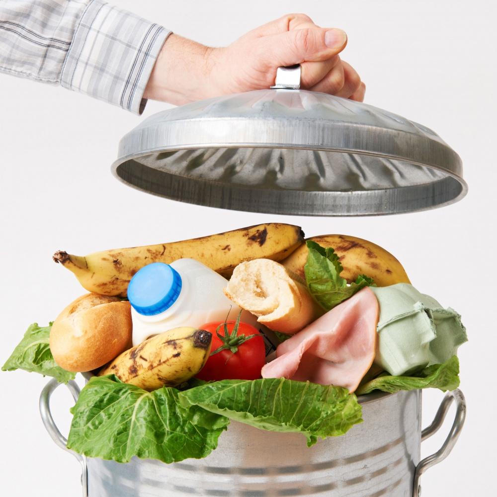 Feste pranzi e cene, come prevenire gli sprechi di cibo