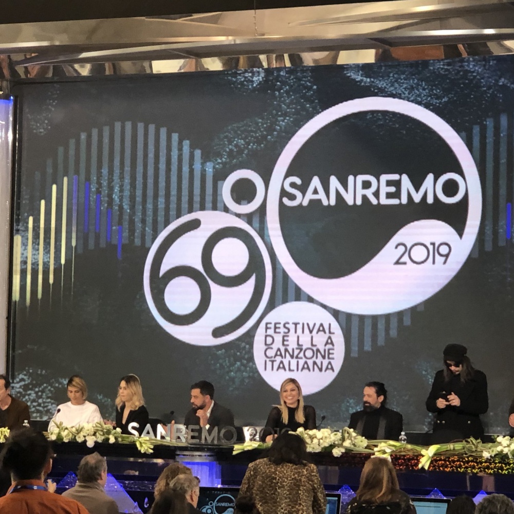 Festival di Sanremo, stasera il via, e la sala stampa ricorda Frizzi