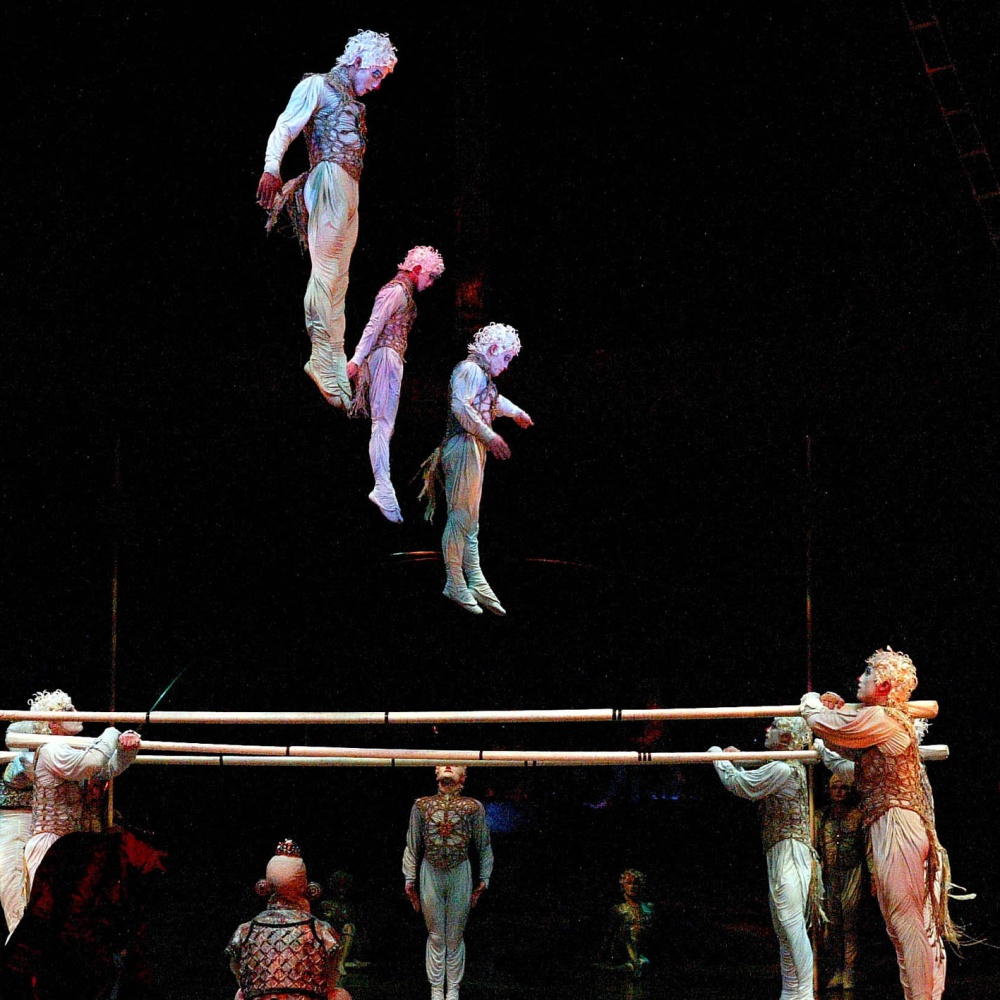 Dopo Roma il Cirque du Soleil incanta anche Milano. In scena lo spettacolo "Alegrìa - In a New Light"