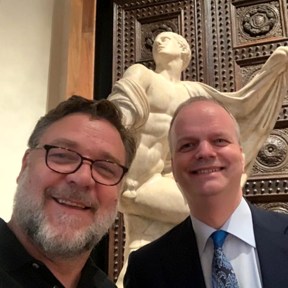 Firenze, Russell Crowe in visita agli Uffizi  con amici