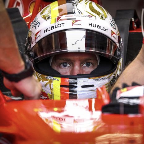Formula 1, a Singapore pole di Vettel