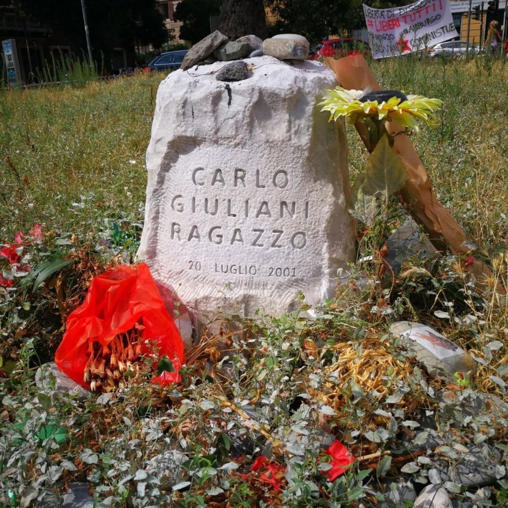 G8, in 200 ricordano la morte di Carlo Giuliani a Genova