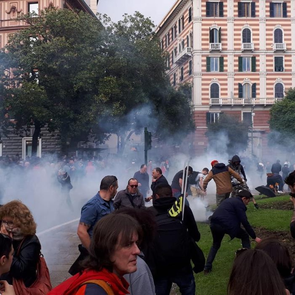 Genova, scontri durante corteo antifascista