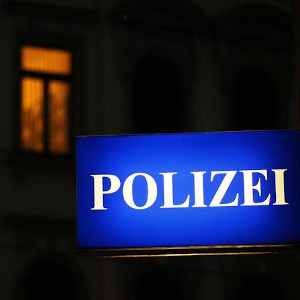 Germania, 6 teenager trovati morti in un giardino