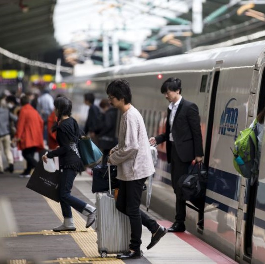 Giappone, treno parte 25 secondi in anticipo, scuse immediate