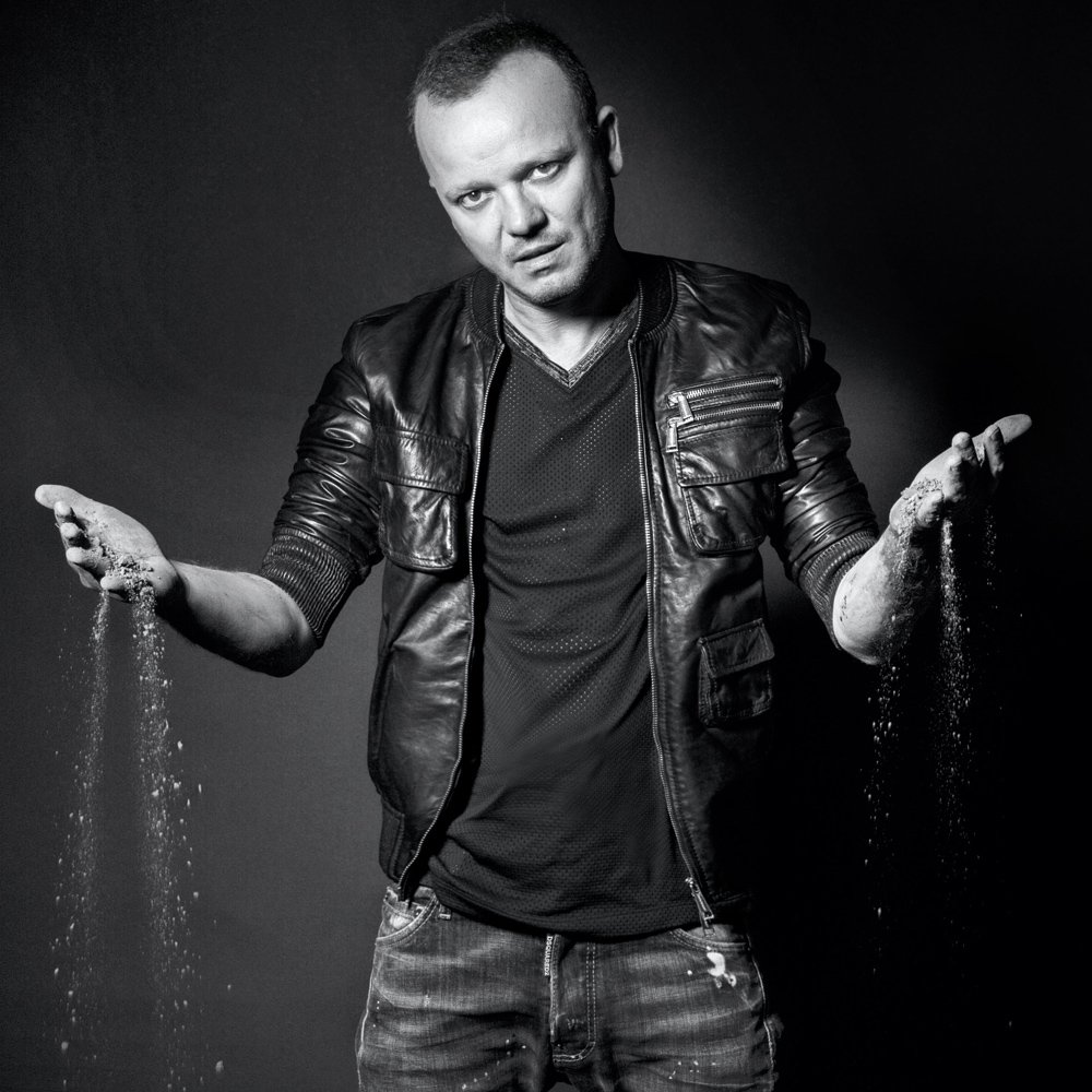 Gigi D'Alessio in tour e a Suite 102.5 Live 