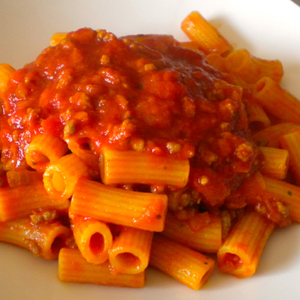 Giornata Mondiale Pasta, rigatoni al ragù al top