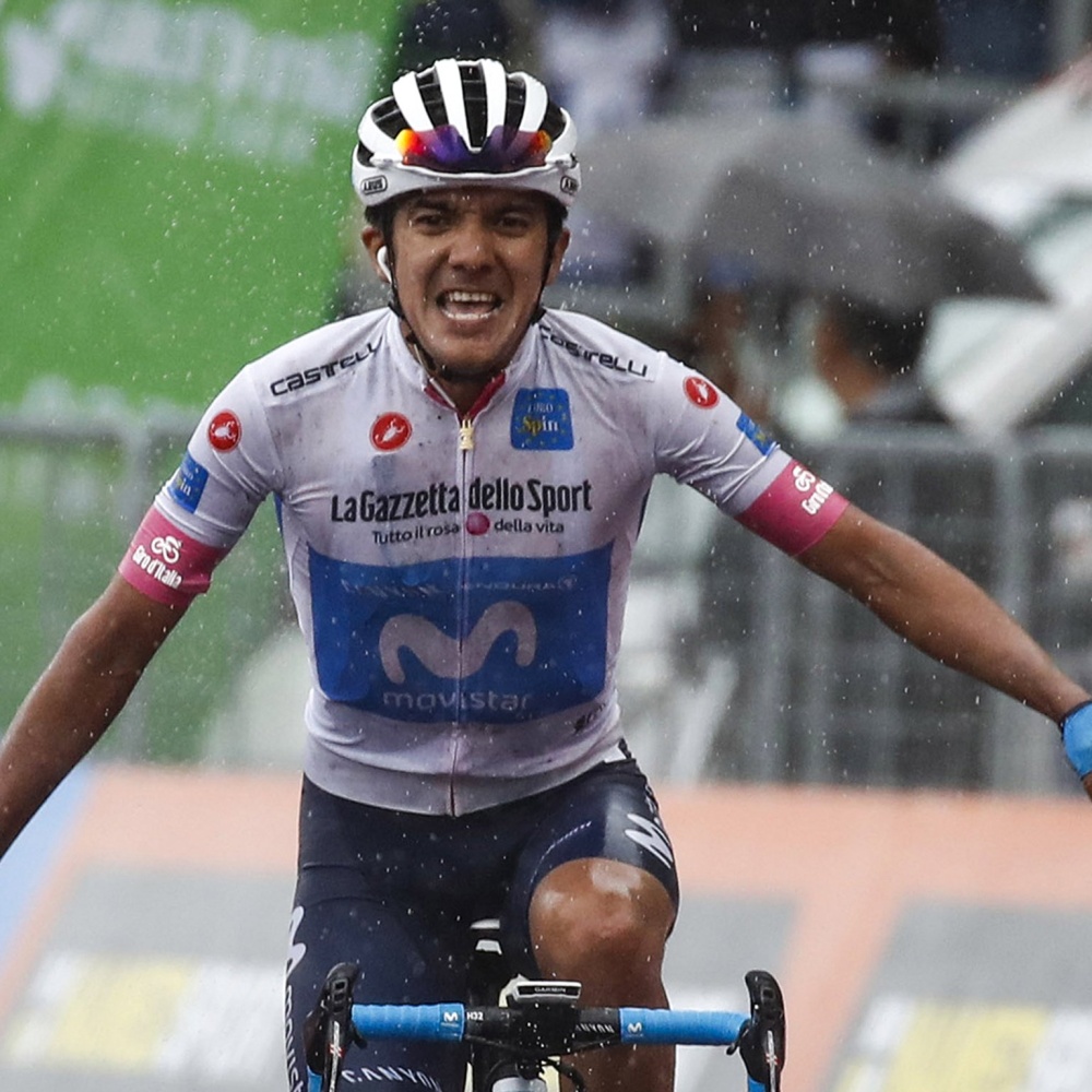 Giro d'Italia, Carapaz vince a Courmayeur ed è maglia rosa