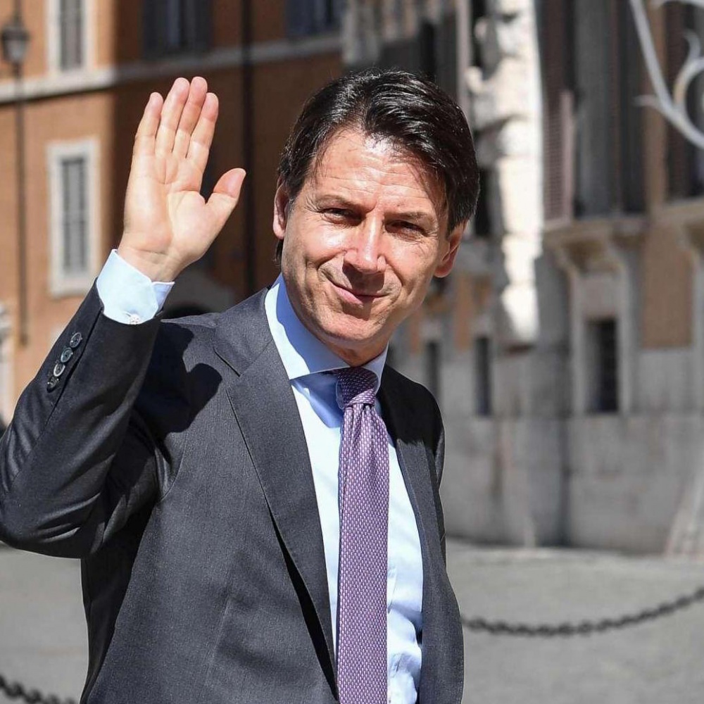 Governo, Conte, proporrò ministri politici