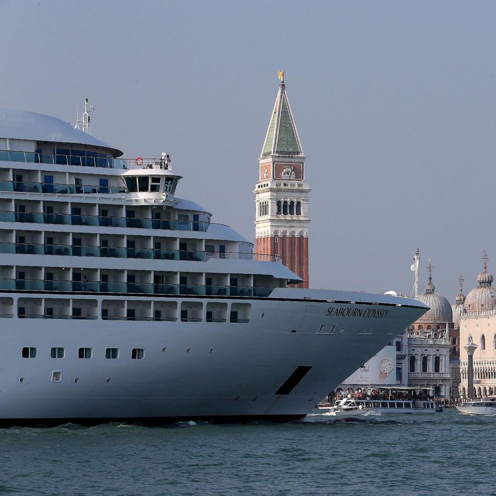 Grandi navi a Venezia, Toninelli, le portiamo a Chioggia