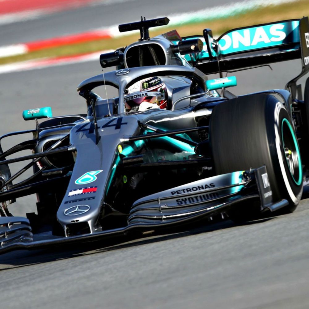 Hamilton su Mercedes trionfa in Russia, rammarico Ferrari