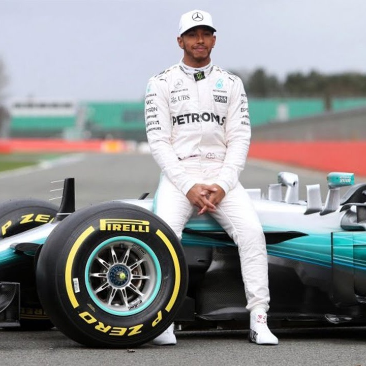 Hamilton vince in Brasile, alla Mercedes titolo costruttori