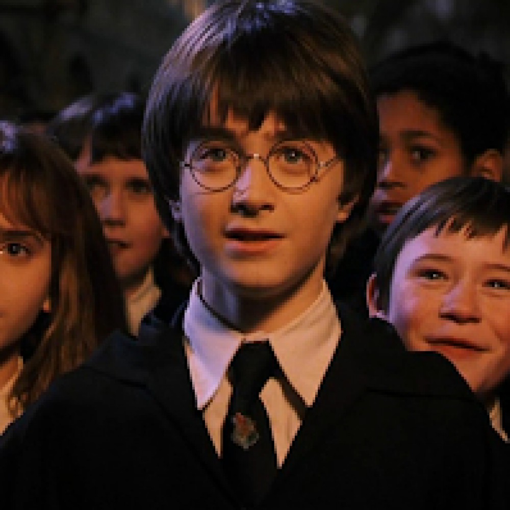 Harry Potter e la pietra filosofale, compie 19 anni il primo film della saga dedicata al maghetto più amato di sempre