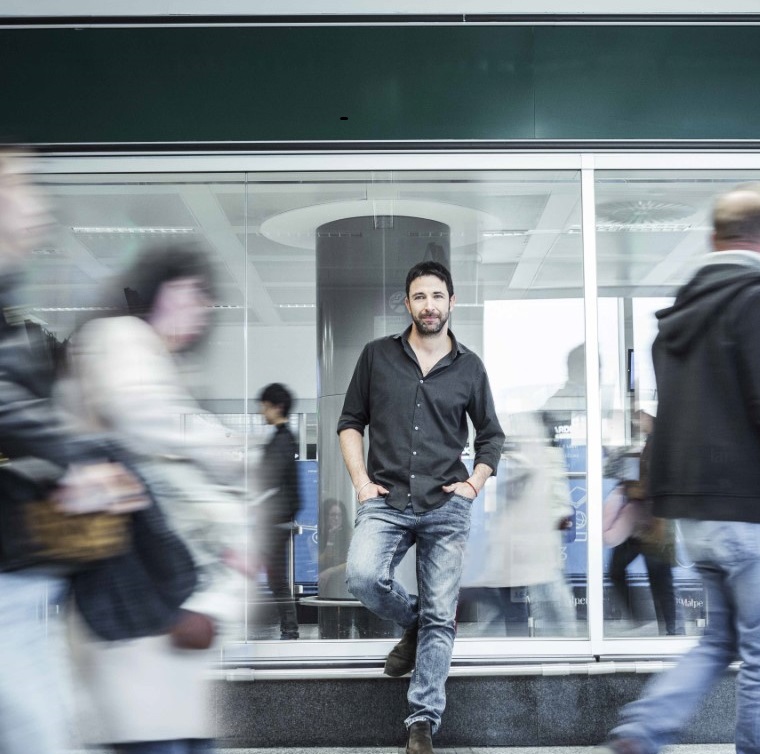 "Hello Goodbye", addii e partenze all'aeroporto