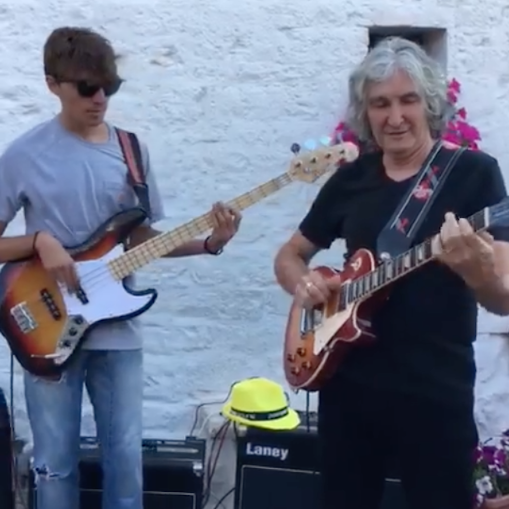 I Dire Straits Legacy suonano a sorpresa tra i trulli di Alberobello