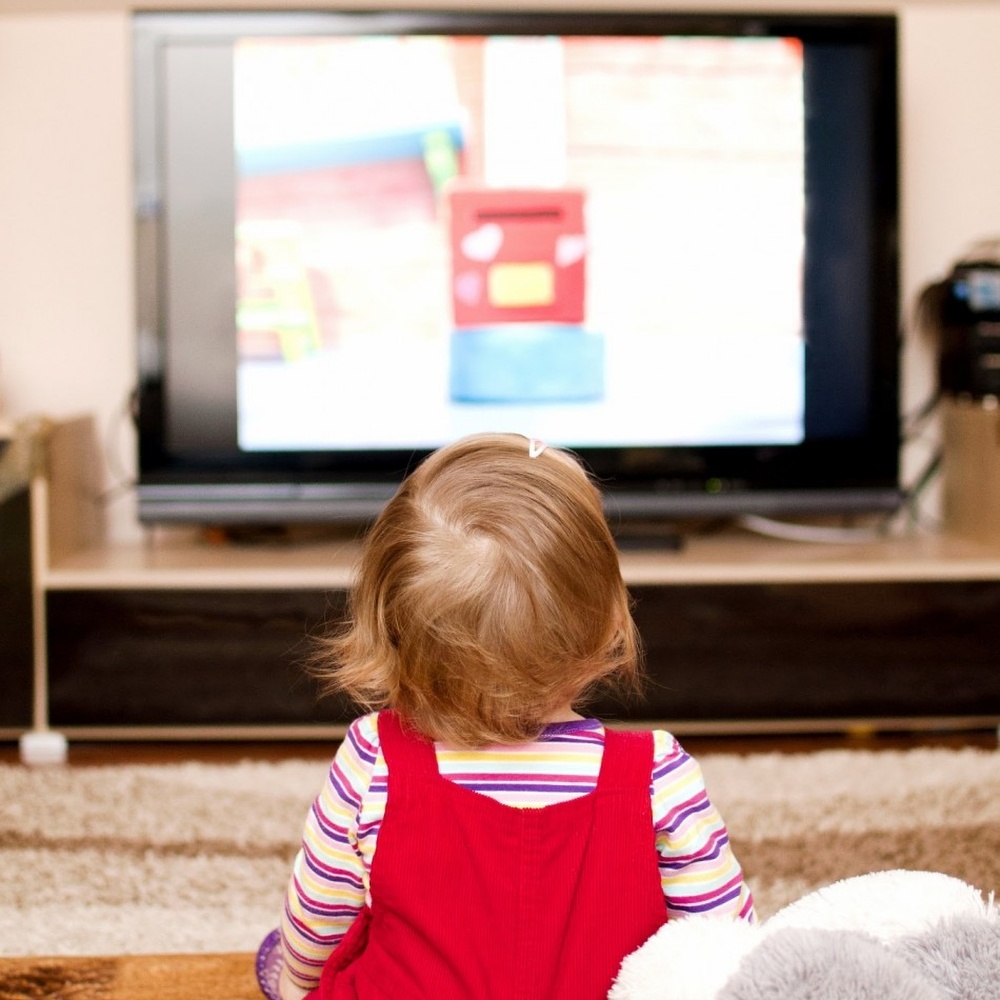 Il 31% dei bambini  davanti a TV e PC per oltre tre ore