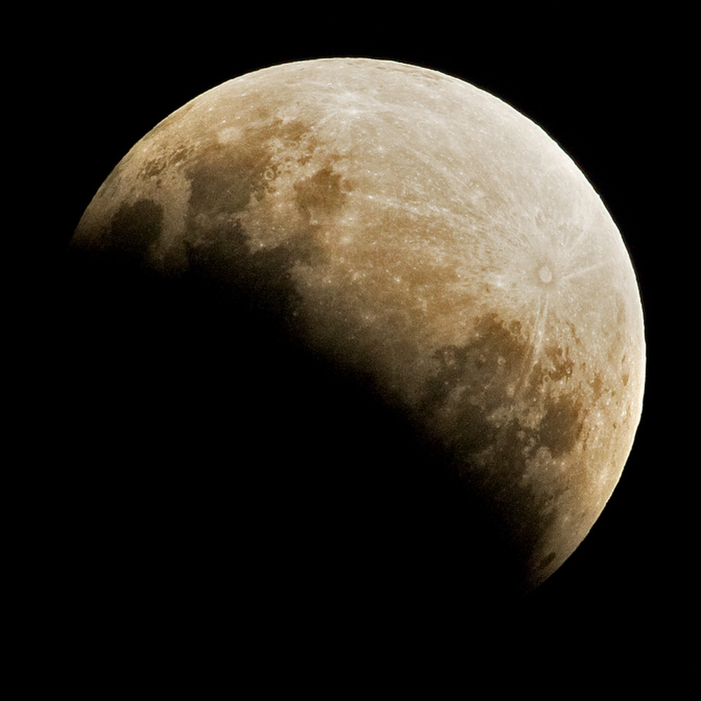 Il cielo di luglio celebra l'Apollo 11 con un'eclissi di Luna