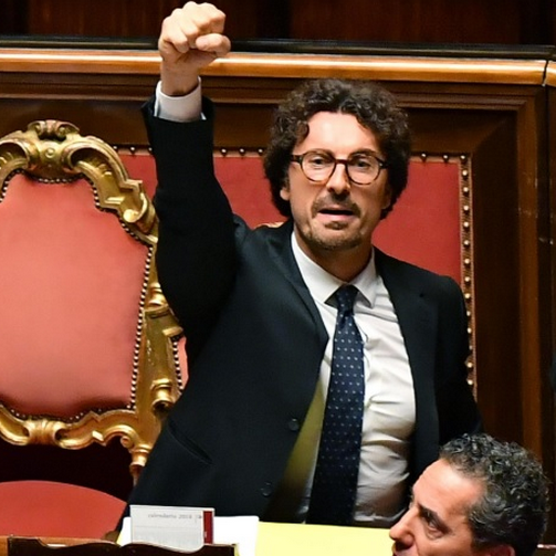 Il decreto per Genova diventa legge, ma al Senato è caos