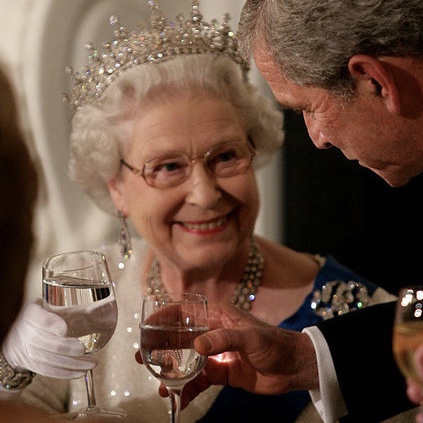 Il segreto della Regina Elisabetta: gin prima di pranzo! 