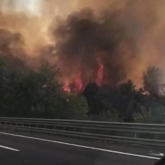 Incendi, Gianluca Ginoble de Il Volo documenta il rogo su A1