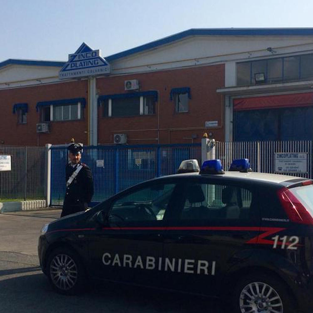 Incidente sul lavoro, operai pulivano cisterna di acido: sono gravi