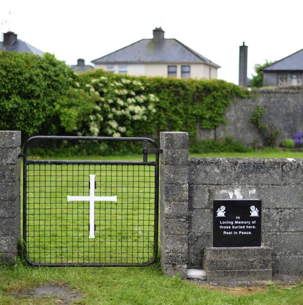 Irlanda, fossa comune in orfanotrofio cattolico