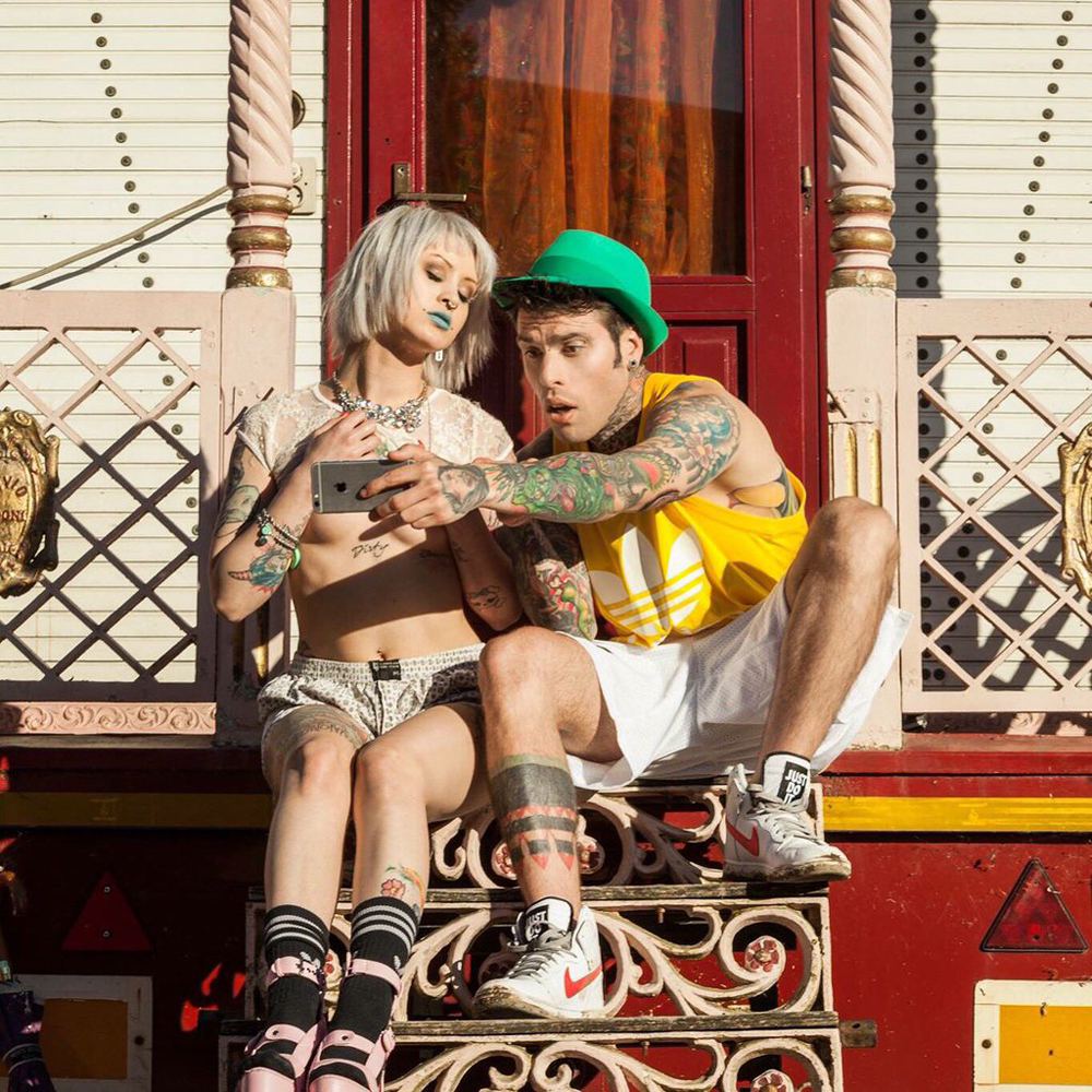 J-Ax e Fedez scatenati al circo del virtuale