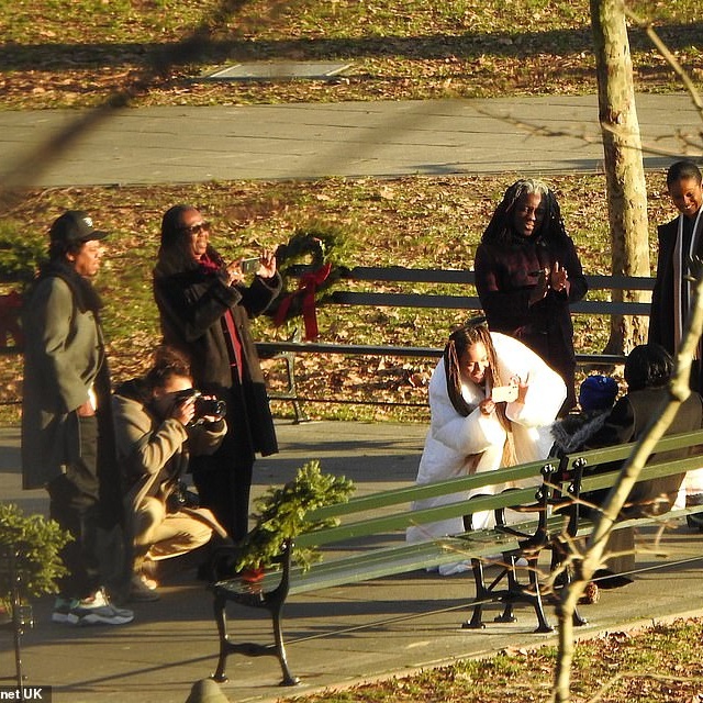 Jay-Z e Beyoncé, Natale al parco con un regalo per la nonna