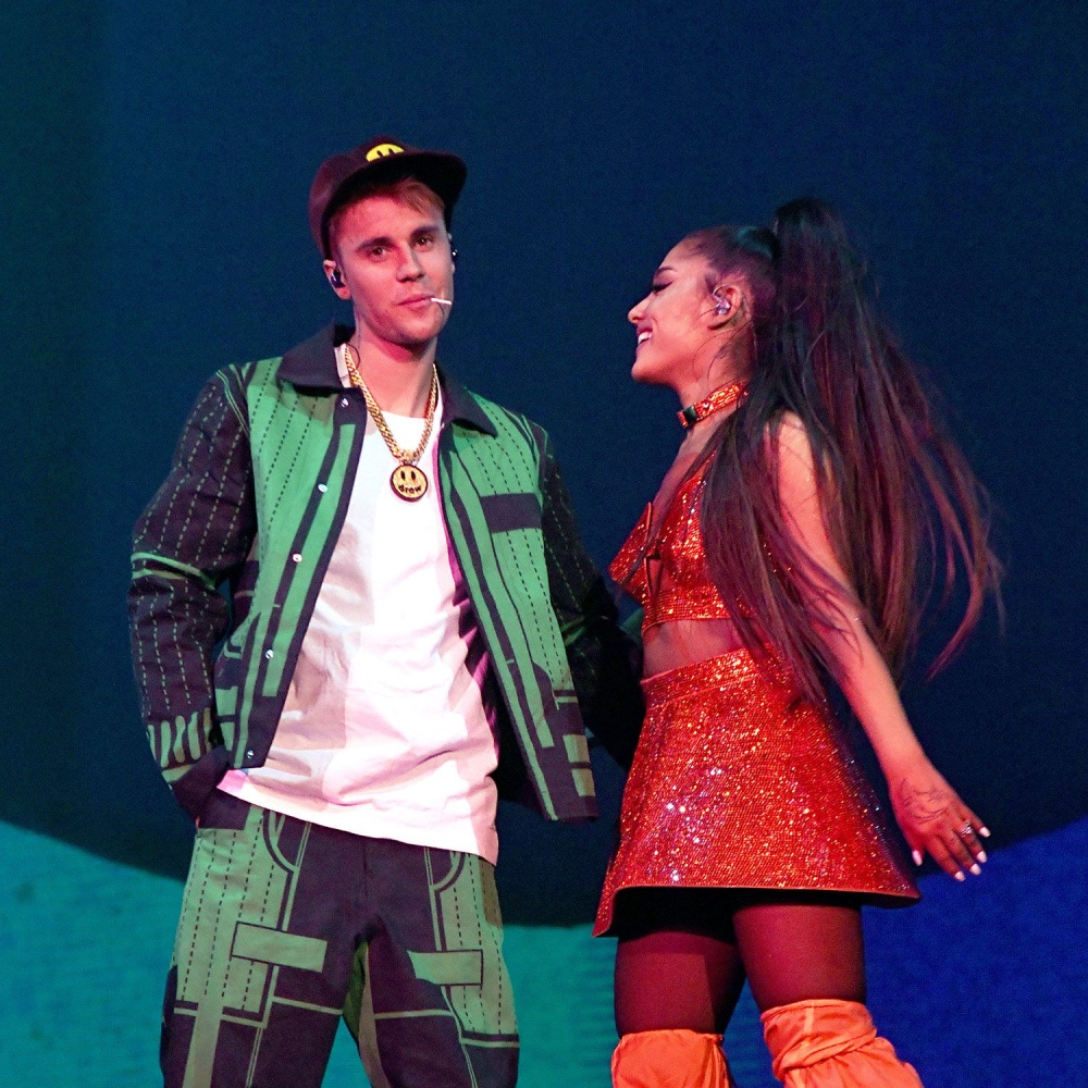 Justin Bieber sul palco insieme a Ariana Grande