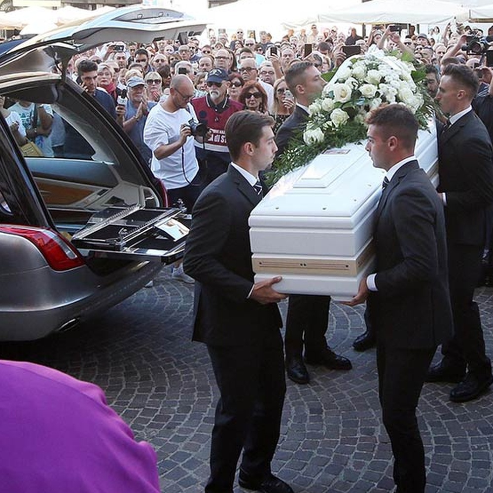 L'addio a Nadia Toffa, commozione ai funerali della Guerriera