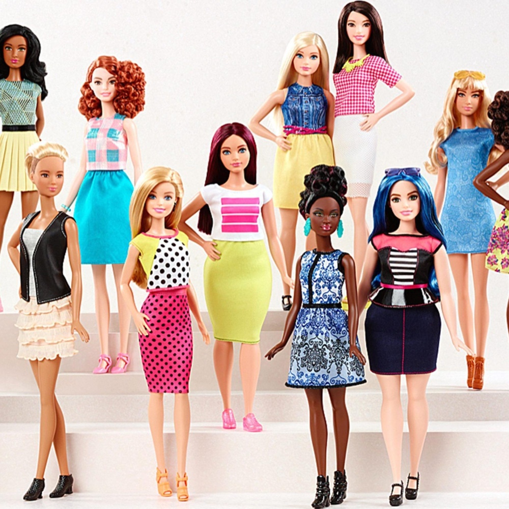 La Barbie compie 60 anni, ecco come è cambiata nel tempo