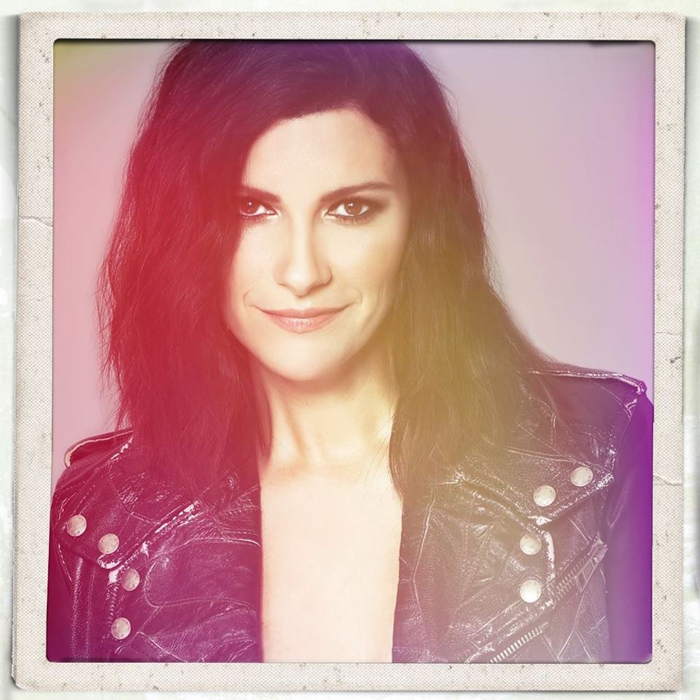 Laura Pausini, fa ballare con il nuovo singolo E.STA.A.TE