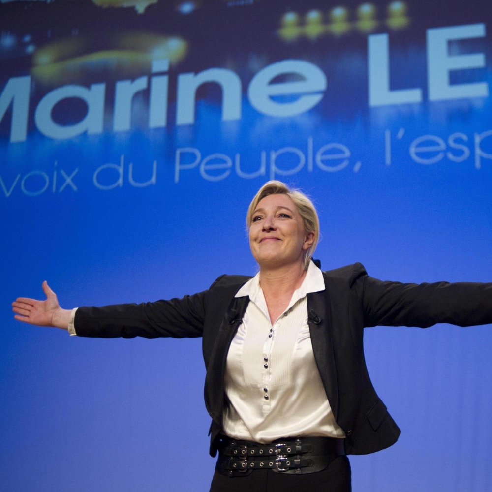 Le Pen: "Fuori da NATO e UE"