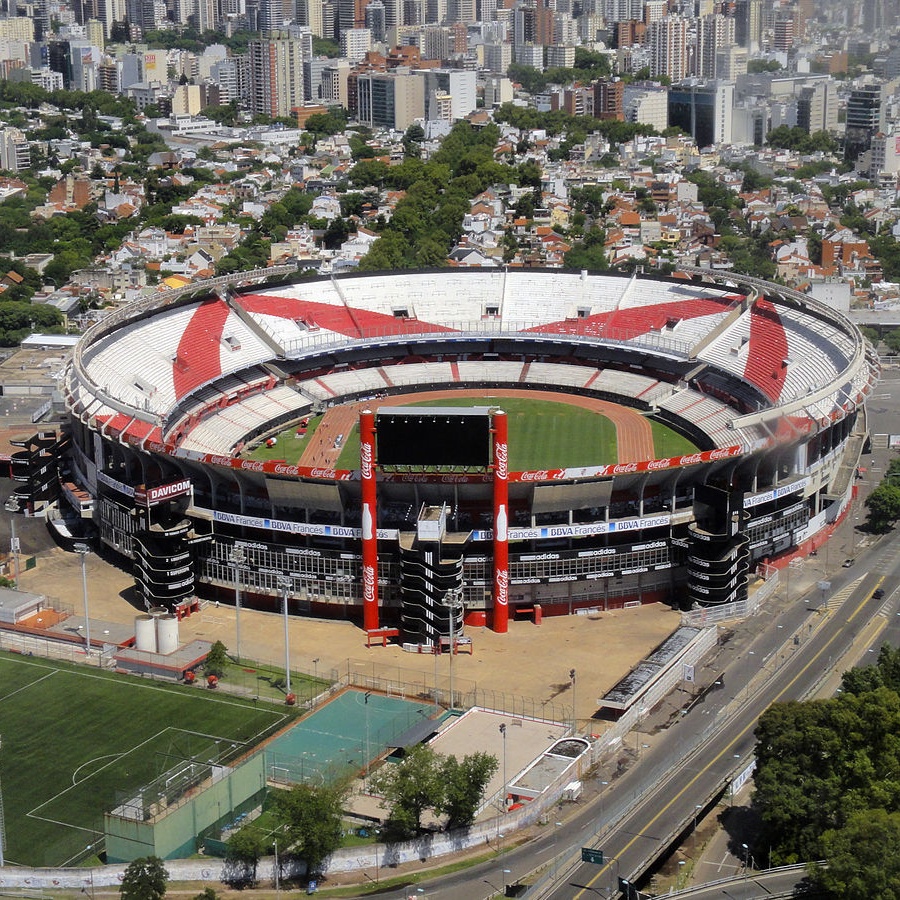 Libertadores, attaccato il bus del Boca, calciatori feriti