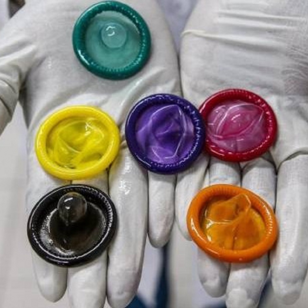 Lite sui preservativi gratis ai migranti, M5S fa dietrofront