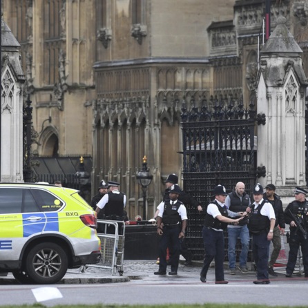 Londra sotto attacco, Theresa May: "Possono colpire ancora"