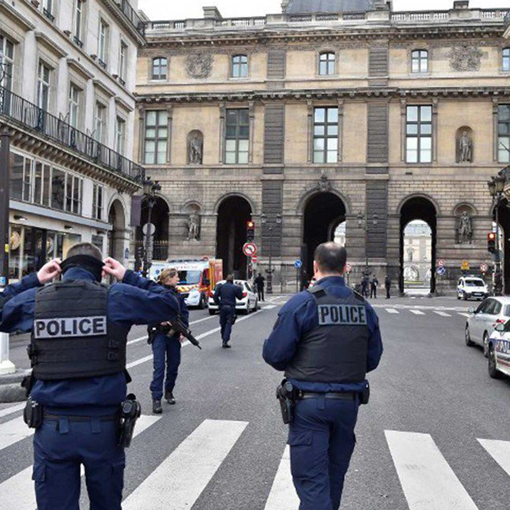 Louvre, attacco terroristico vicino il Museo parigino