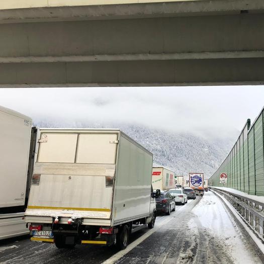 Maltempo, Autobrennero chiusa per neve in Alto Adige