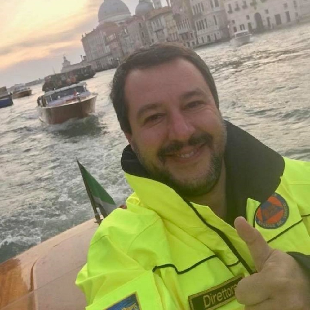 Maltempo, Salvini a Belluno, ma è polemica per la foto sorridente