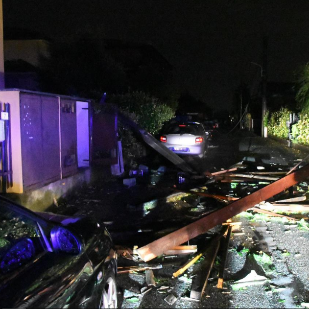 Maltempo, tromba d'aria nel milanese, esonda il Seveso