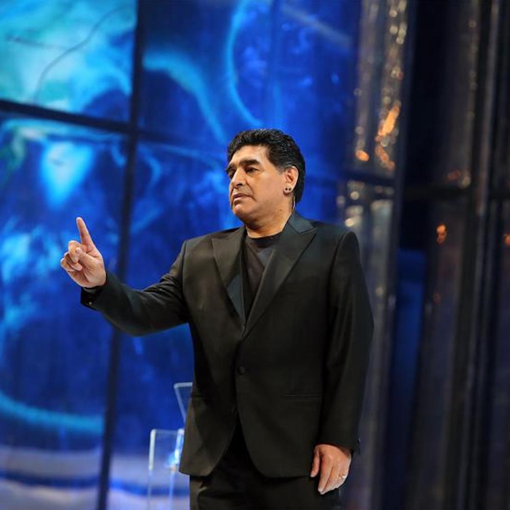 Maradona, una notte magica al San Carlo di Napoli con Siani