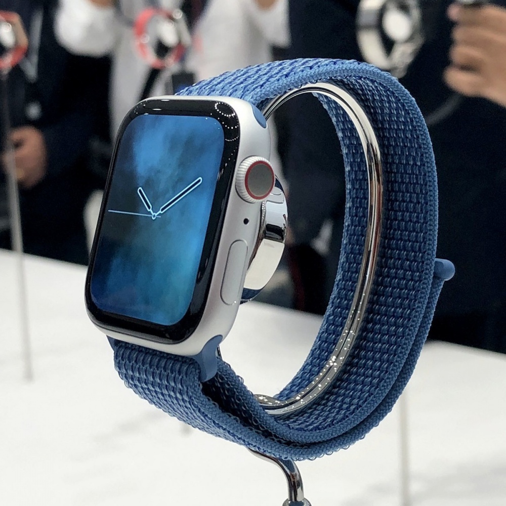 Mercato smartwatch in crescita, Apple Watch è il traino