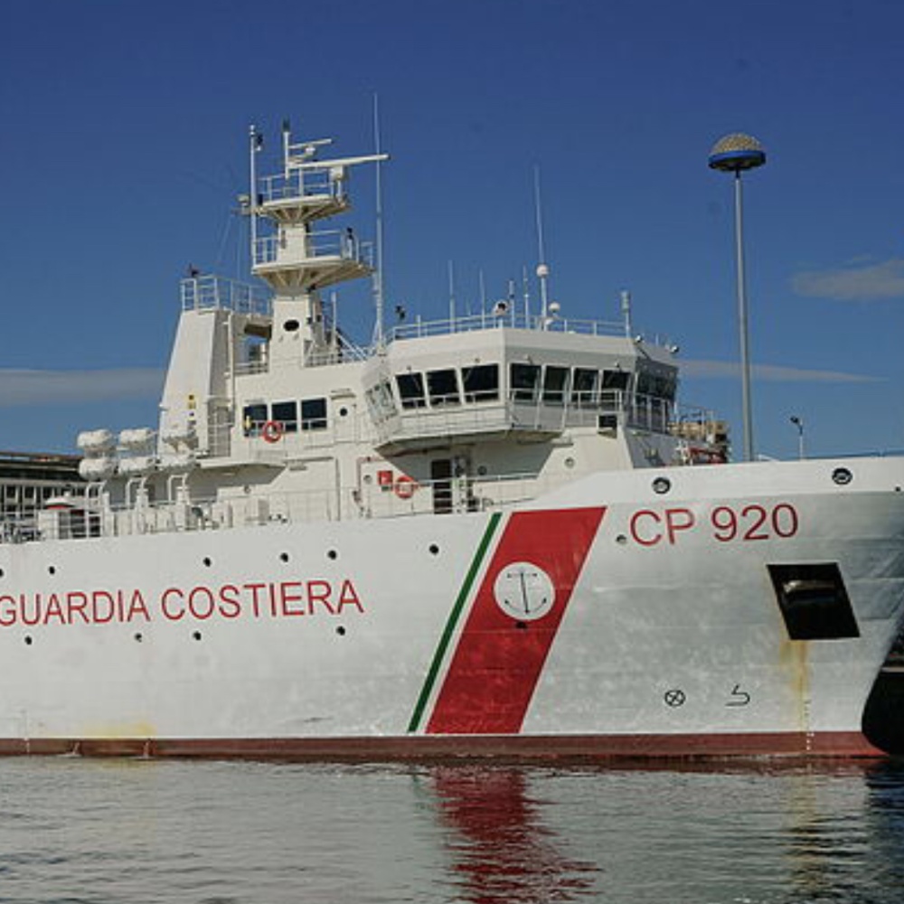 Migranti, la nave Gregoretti ormeggia al porto di Augusta