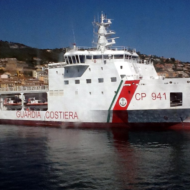 Migranti, nave Diciotti arrivata a Trapani, a bordo 67 persone