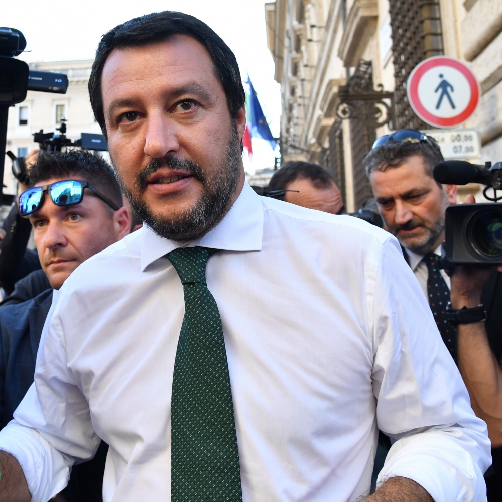 Migranti, Salvini, chiederò lo stop alle navi internazionali