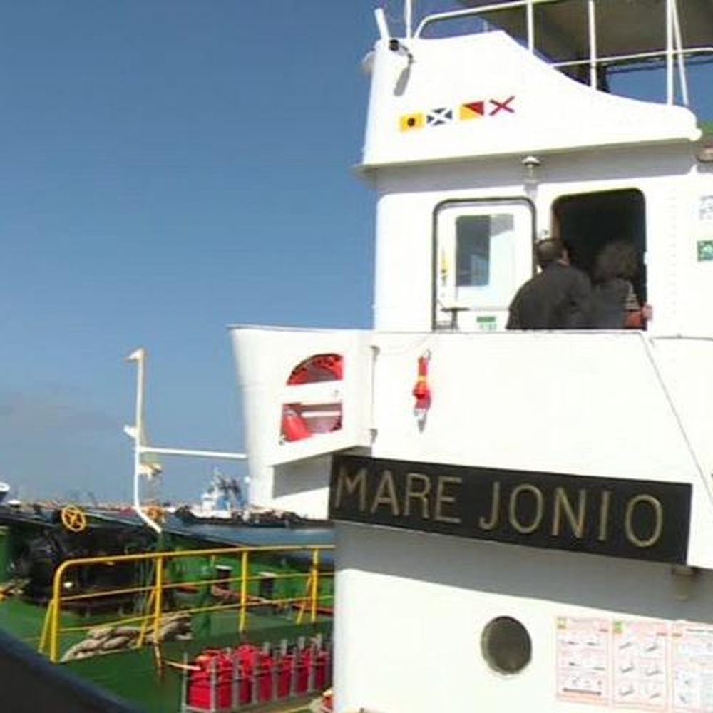 Migranti, sulla Mare Jonio l'esecutivo conferma la linea dura