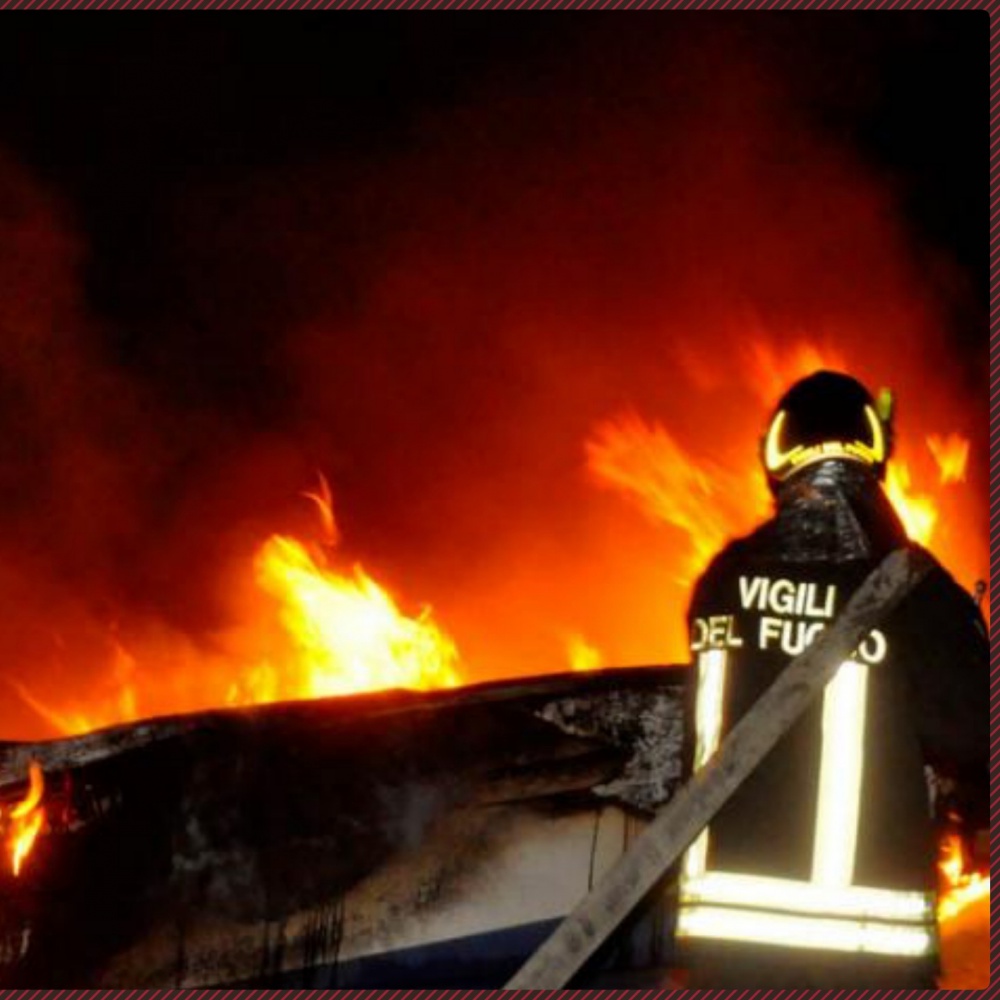 Migranti, un morto in incendio in tendopoli S.Ferdinando