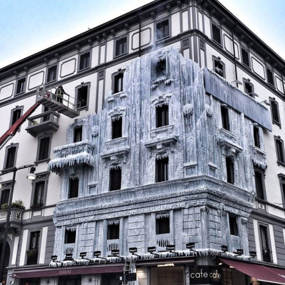 Milano, il mistero del palazzo ghiacciato